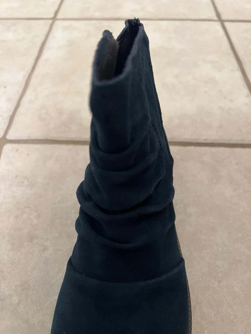 Deep Indigo Suede Women’s Munro Ankle Boots Featuring a Ruched Design Size 7